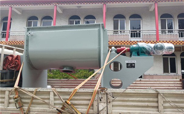 2噸臥式螺帶混合機圖紙